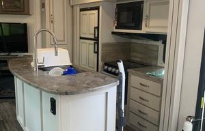 2023 Keystone RV Cougar Half-Ton 31BHKWE RV rental photo 5
