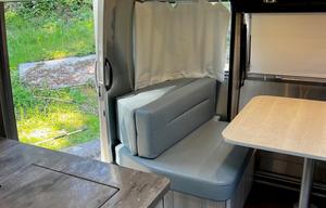 27 foot international - Power awning, Rear Hatch!