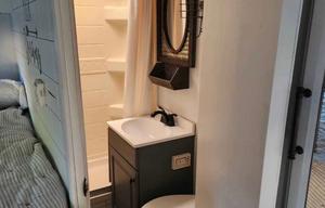 Modern Remodeled RV! Gateway to Sequoia, Sleeps 5