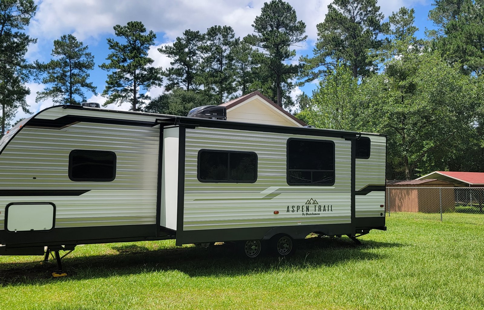 Family & Pet Friendly Travel trailer 32FT