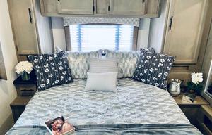 2021 RESORT STYLE RV LIVING !  32 FT Coachman Freelander