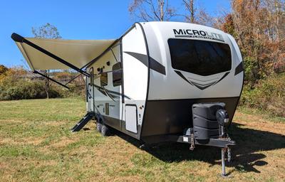 Flagstaff Micro Lite | Modern and cozy w/ 2 slides