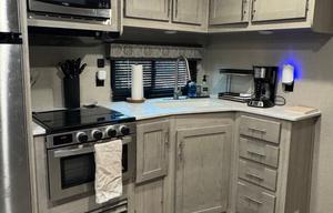 Fully stocked, Pet Friendly RV. SLEEPS up to 12!