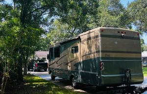 2005 Safari Trek RV rental photo 12