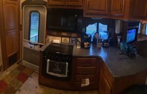 2010 Keystone Montana 5th wheel 3150 RL