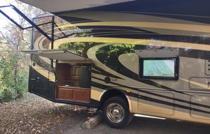 "Vrbo on the Go" with Outdoor Kitchen & TV