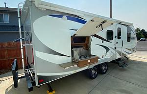 2018 Lance 27' Adventure Trailer Sleeps 4