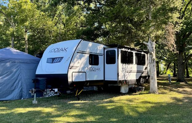 Fully Stocked 2021 Kodiak 283BHSL – Sleeps 10