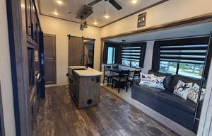 Z&S home on wheels with kids bunk room