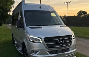 2026 Insignia 24B RV rental photo 2