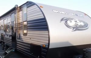 32 ft SMART HOME CAMPER WiTH HOT TUB & MESAGE CHAiR