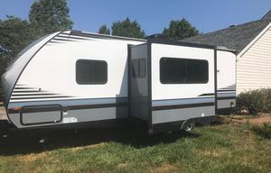 2017 Surveyor 245 BHS   Delivery available. Generator available.