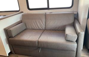 SKYLAR - 2020 Winnebago Outlook 31N 11704 PWI