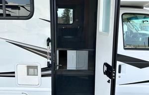 KOURTNEY 2019 NeXus RV Phantom 25P