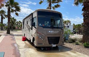 2016 Winnebago Vista 31KE RV rental photo 4