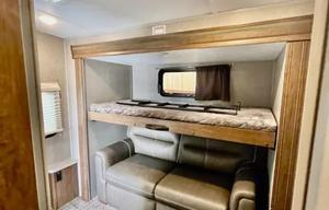 T4 2020 RockWood Ultralite 2910SB** Sleeps 10!!