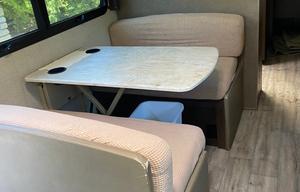 30 Ft Class A Motor Coach - Pets Allowed