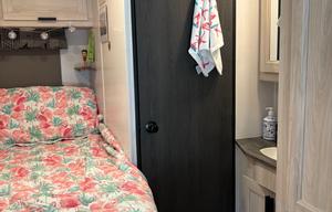Betty Boondocks- 24ft Class C RV in Ventura County