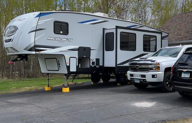 2021 Arctic Wolf fifth wheel