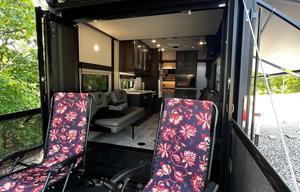 Travel Trailer / Toy Hauler / Sleeps 6 / Rear Deck