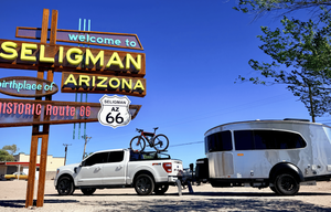 Premium Glamping Airstream Basecamp 20X