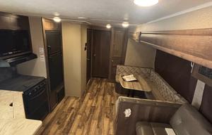 2020 Puma 28RBQS RV rental photo 4