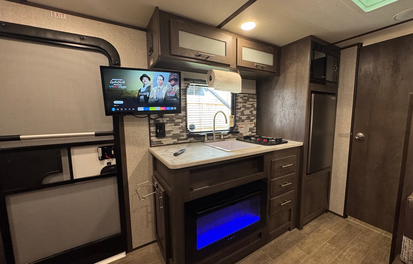 2021 Coleman 17B – Your Cozy Getaway on Wheels!