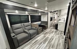 Trailside Escape JANY 2308