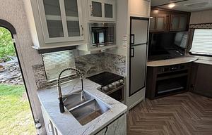 2021 Dutchmen 2503REF – Modern and Comfortable
