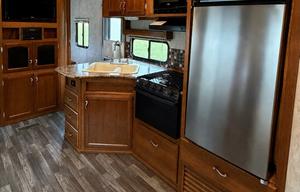2015 Prime Time RV Avenger 33BHS RV rental photo 3
