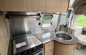 "Sky Glider" Airstream Flying Cloud 25FB