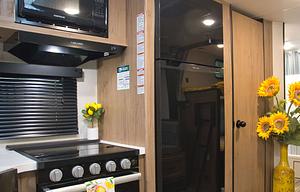 Sleeps Up to 10! Like New Inside & Out! (GWTX1816)