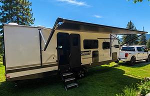 ⭐ 2025 Coleman Light• Delivery Available •Like New