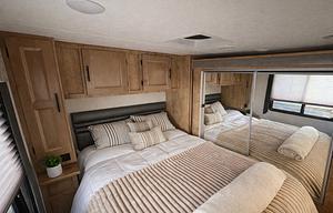 Clean Family RV Sleeps 5 Fully Equipped