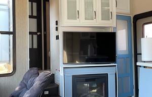 Spectacular and Super Comfortable Fifth Wheel