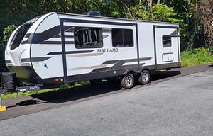 Beautiful Luxury travel trailer w/ King size bed