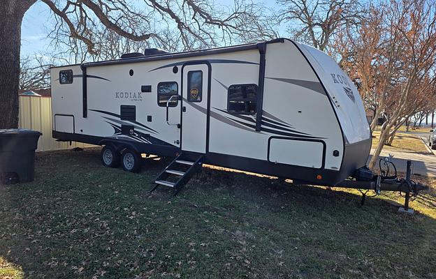 Jake and baylee's Rv pet and kid friendly!!