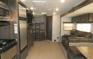 Highland Ridge Open Range Ultra Lite 31ft Sleeps 8
