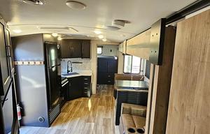 Family & Pet Friendly RV Rental- w/ Bunkhouse!