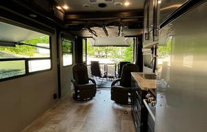 Travel Trailer / Toy Hauler / Sleeps 6 / Rear Deck