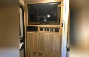2021 20' Winnebago Minnie Winnie 1708FB
