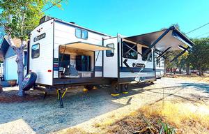 2022 CrossRoads Zinger 333D Travel Trailer 33'