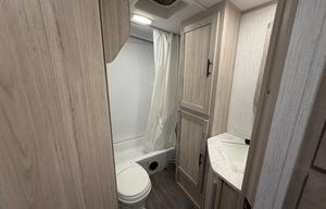 2022 Shadow Cruiser 240BHS RV rental photo 16