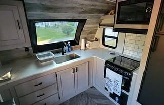 Beautiful Luxury travel trailer w/ King size bed