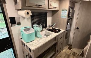 2024 Dutchman Coleman Lantern 17R