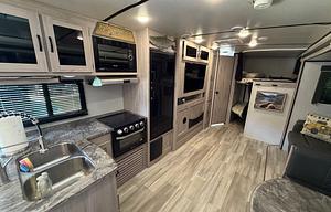 Golden Getaways Family RV – Sleeps 8 - 10