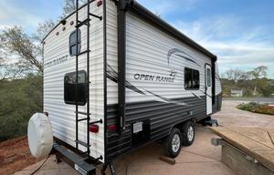 Spacious Clean 23' Compact Travel Trailer