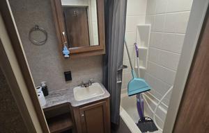 ALL SEASON-2019 Coachmen Legacy Edition Sleeps 10!