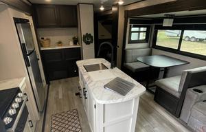 Large Bunkhouse w/King Bed & Outdoor Kitchen