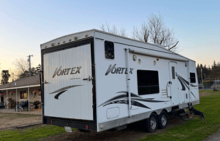 2005 Thor Vortex 263VTB RV rental photo 1
